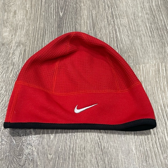 Baby Nike hat Red Black Fleece C26 - Picture 1 of 3